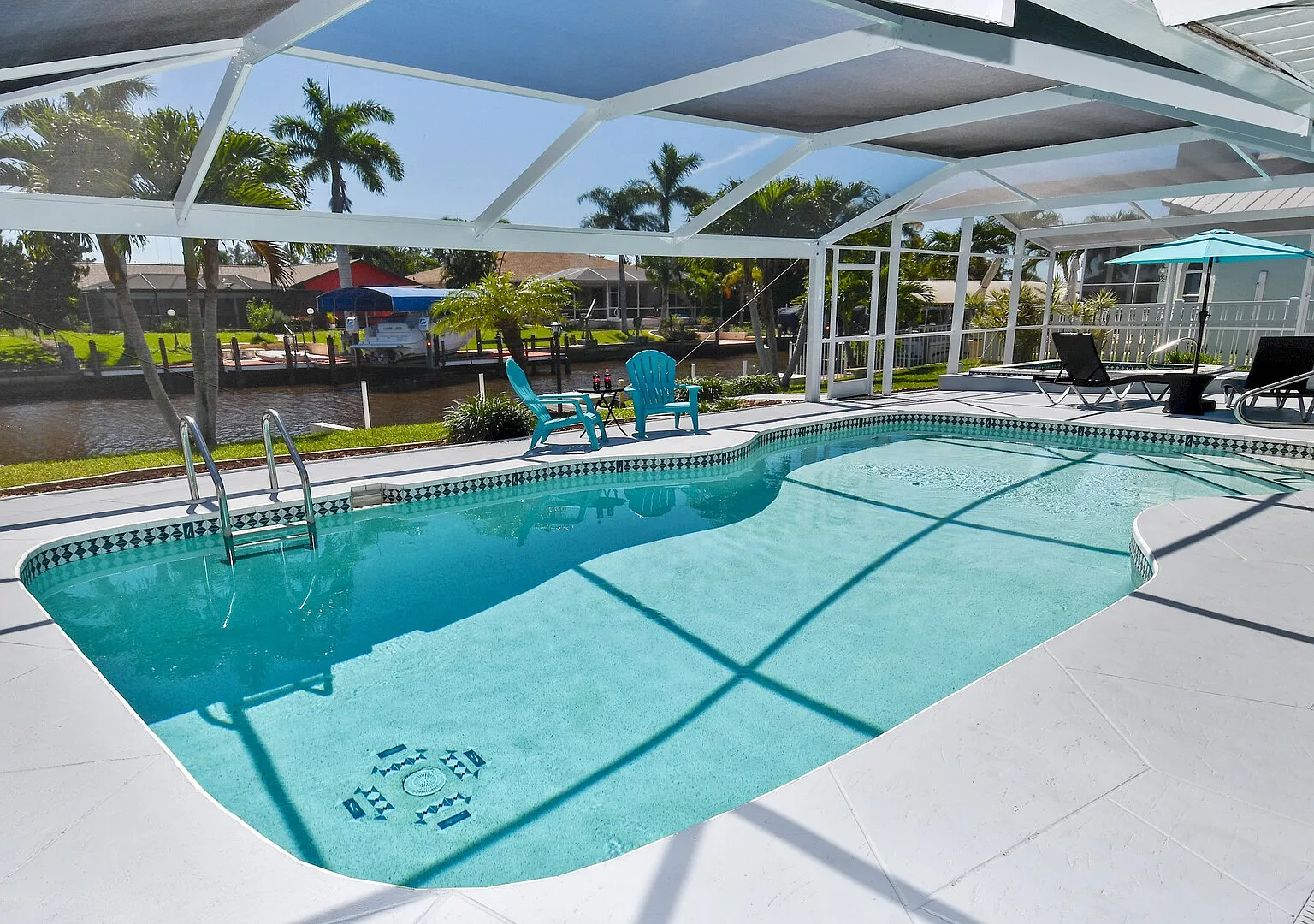 Coral Sunshine - large south terrace with pool/spa — Photo 2