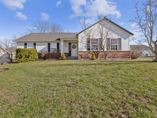1751 Fairview Farms Cir, Wentzville, MO 63385