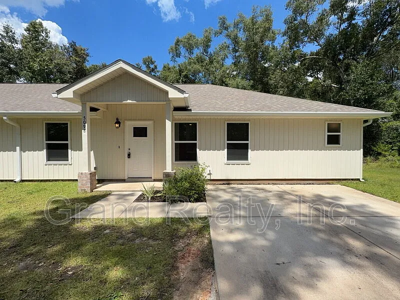 4 bed, 2.5 bath, 1259 sqft, $1,799 — Photo 1