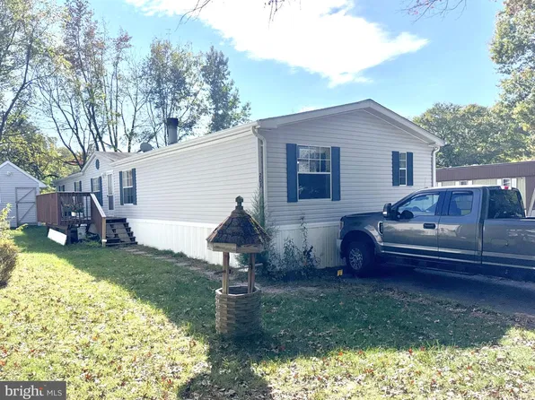 203 Boones Dr, Lothian, MD 20711