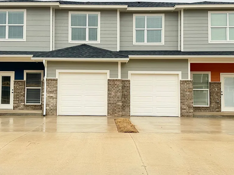 7713 Owen Ln — Photo 1