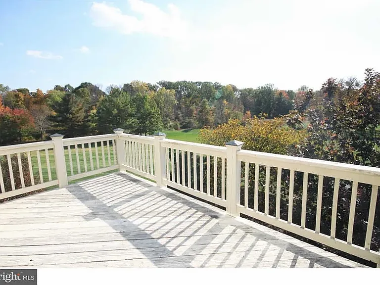 1006 Glendevon Dr — Photo 37