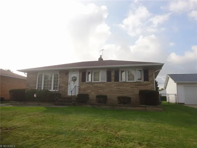 9111 Cambridge Dr photo 1