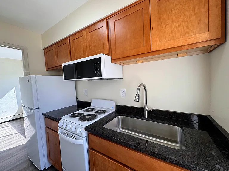 427 4th St SE #306 — Photo 3