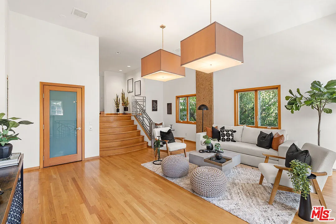 4 bed, 4.0 bath, 3162 sqft, $7,500 — Photo 2