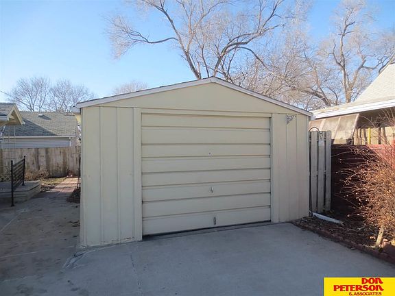 3rd image of 304 W Jensen St