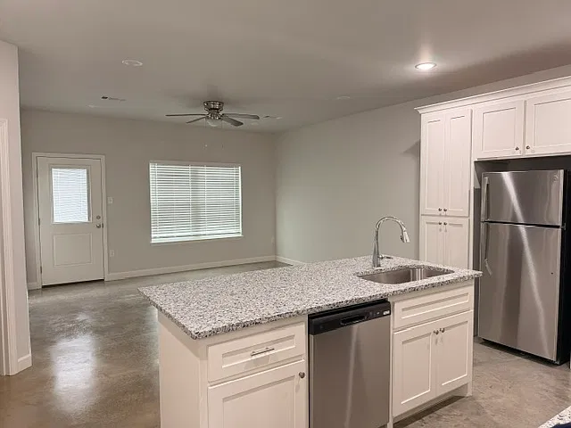 3 bed, 1133 sqft, $1,450 — Photo 2