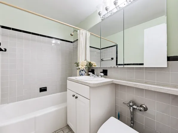 110-45 Queens Boulevard image 16 of 20