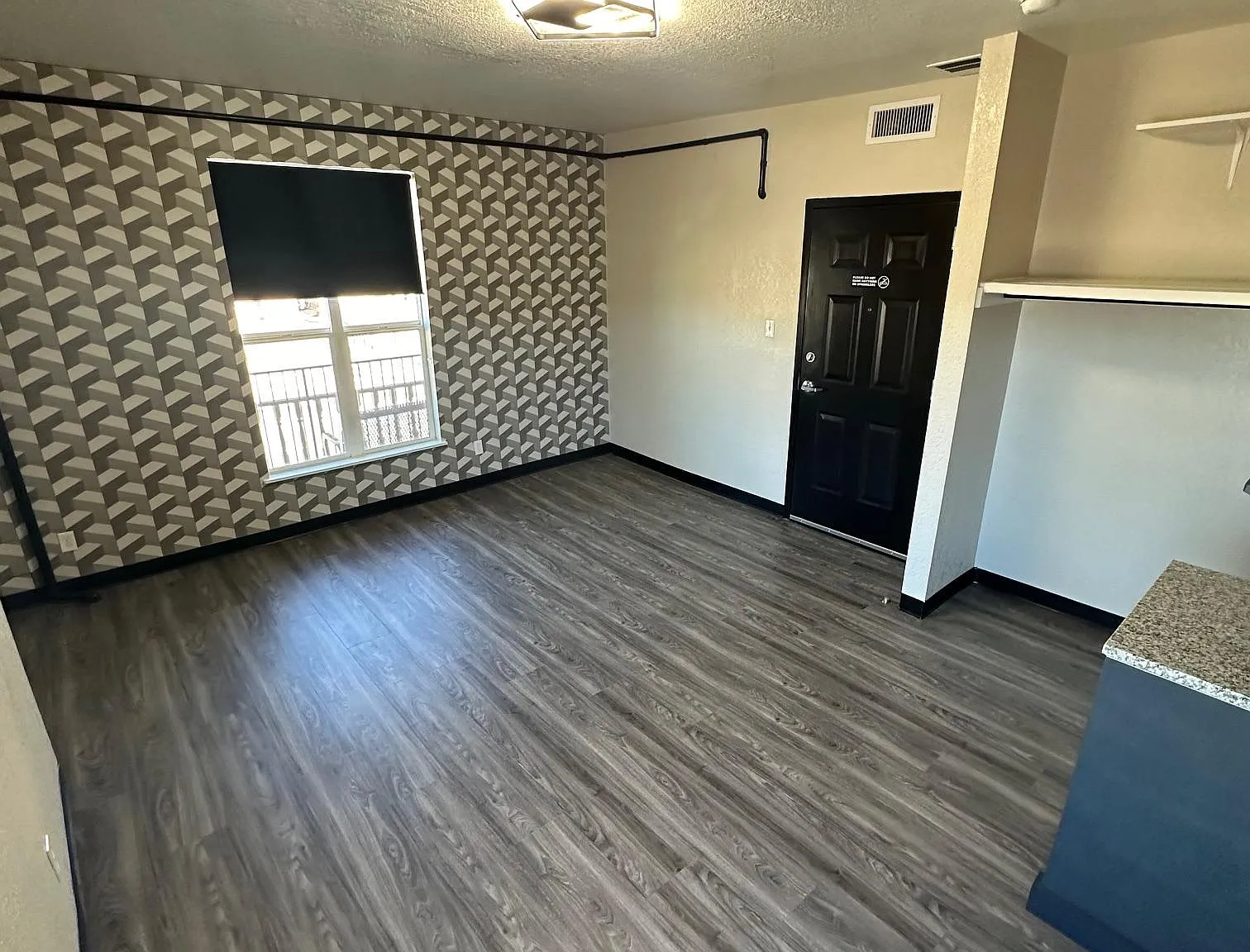 Studio, 250 sqft, $780 — Photo 3