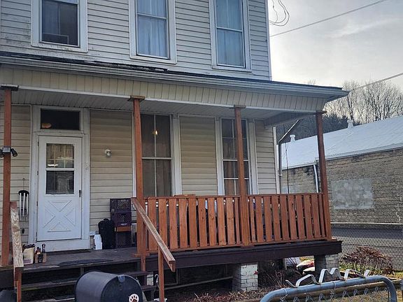 2nd image of 143 W Railroad St