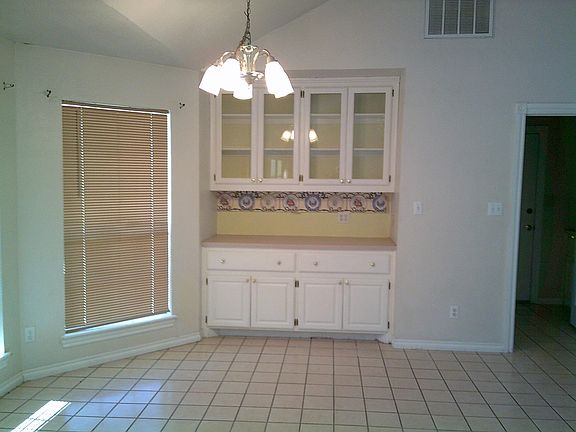 5th image of 10 NW Valleybrook Dr
