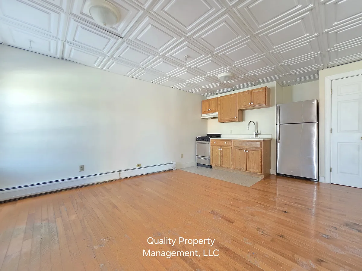 Building Photo - 128 Hammond St #13