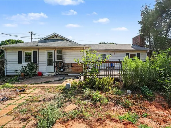 305 Walkertown Guthrie Rd, Winston Salem, NC 27101