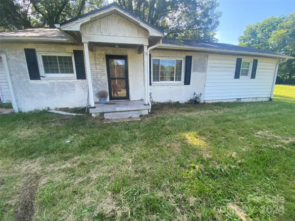 1993 Moss Farm Rd #1, Hickory, NC 28602