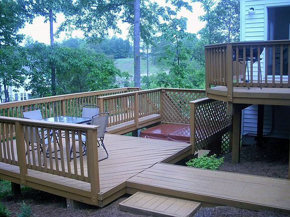 Upper & Lower Deck w/Hot Tub