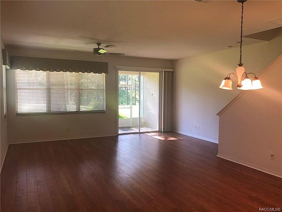 3rd image of 1575 W Sweet Oaks Ct