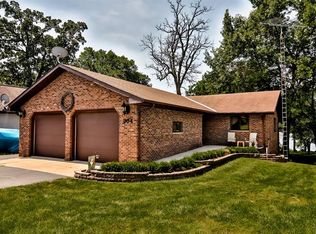 304 Candlewick Dr SE, Poplar Grove, IL 61065