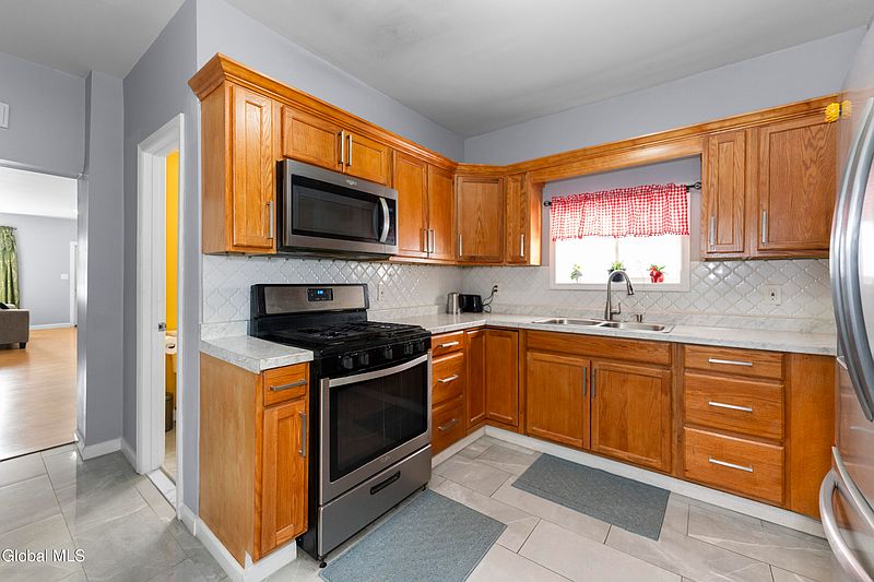 3rd image of 118 Degraff Street