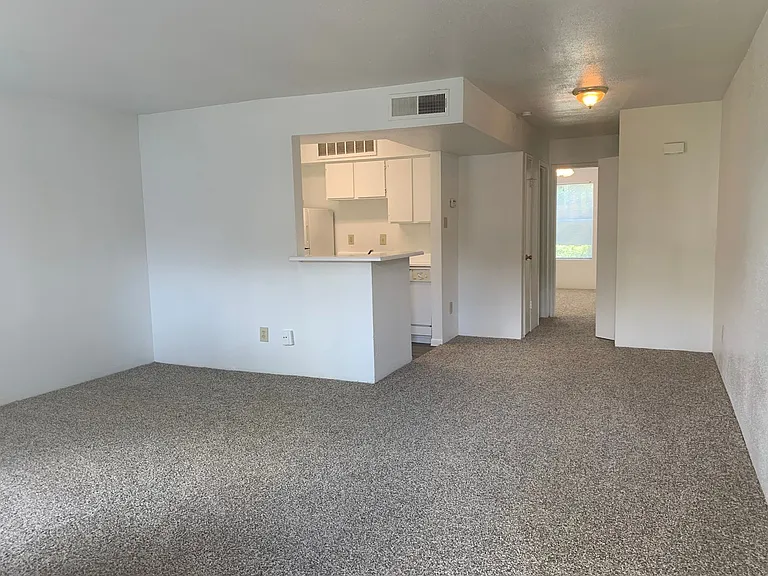 Emerald Cove Apartments — Photo 42