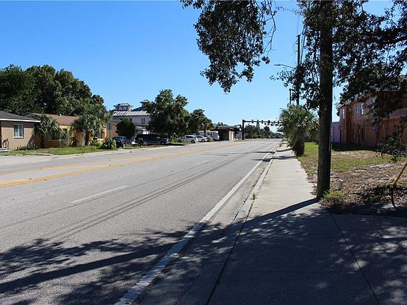 4th image of 330 S Highland Ave