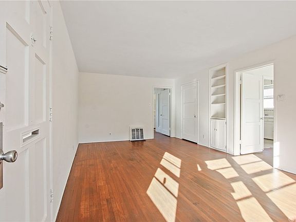 4th image of 2566 Chestnut Ave #1