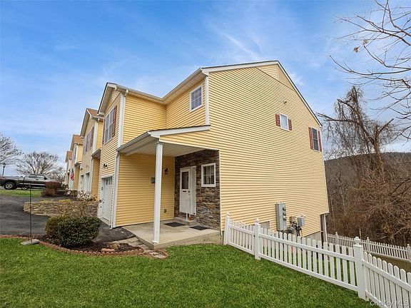 3rd image of 43 Aveonis Court