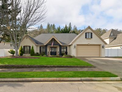 2402 NW Canterbury Dr, Roseburg, OR, 97471