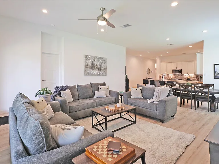 10208 Prairie Creek Ln — Photo 3