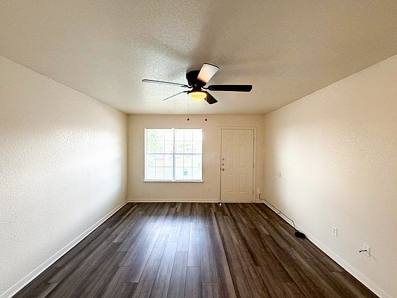 3rd image of 310 Cedar Ridge Dr Unit B