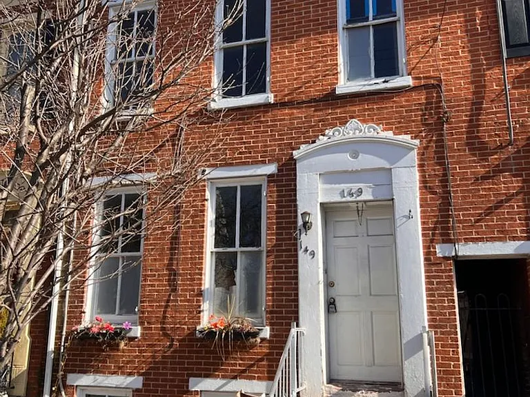 149 S Pershing Ave — Photo 1