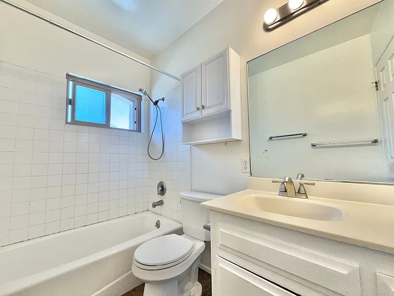Georgia St Apartments — Photo 6