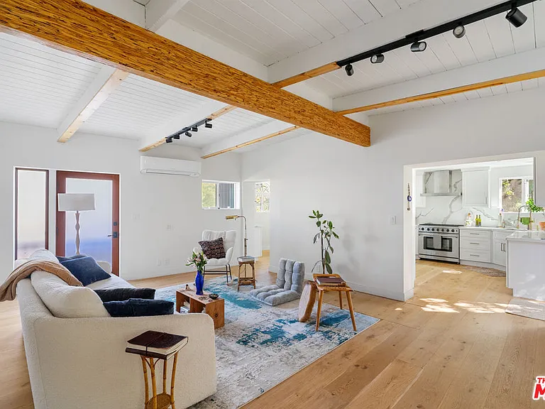 20402 Paradise Ln — Photo 3