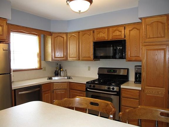 Kitchen with Breakfast Bar
