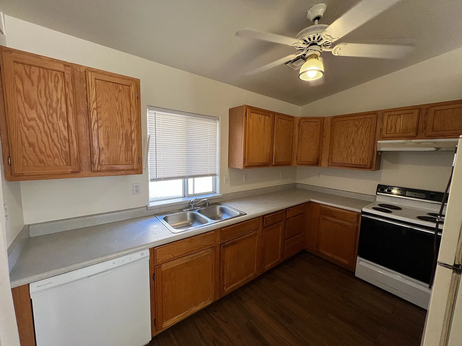 2 bed, 1041 sqft, $1,400 — Photo 2