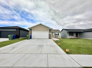 2210 E 37th St, Kearney, NE 68847