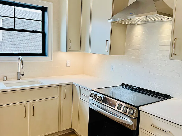 117 W Wisconsin Ave — Photo 4