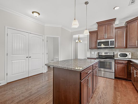 2nd image of 2116D Acklen Ave