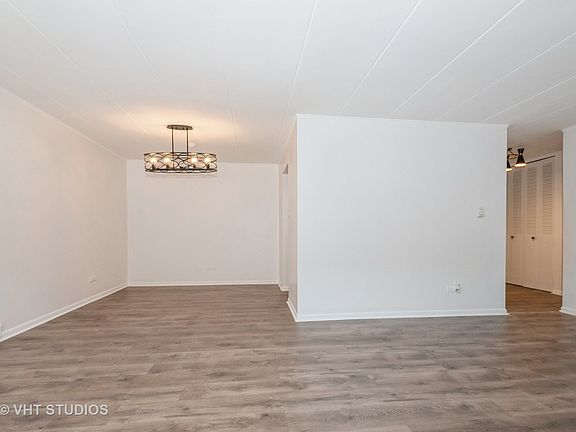 3rd image of 10109 S Cicero Ave APT 202