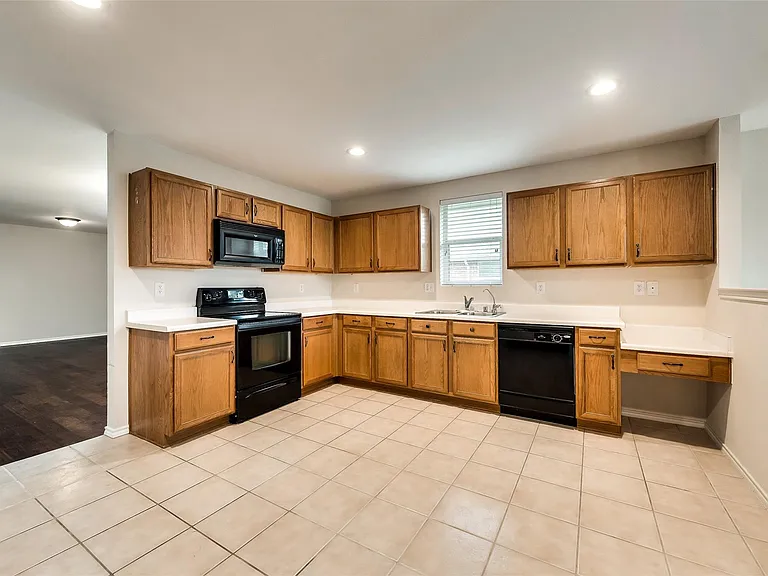 716 Rainsville Dr — Photo 6