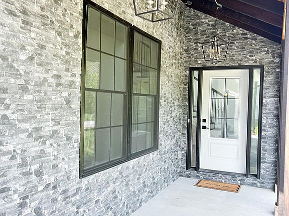 3rd image of 499 Bowers Ln
