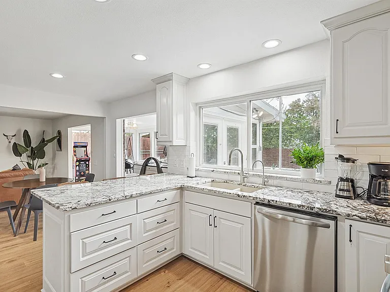 6872 Greenleaf Dr — Photo 19