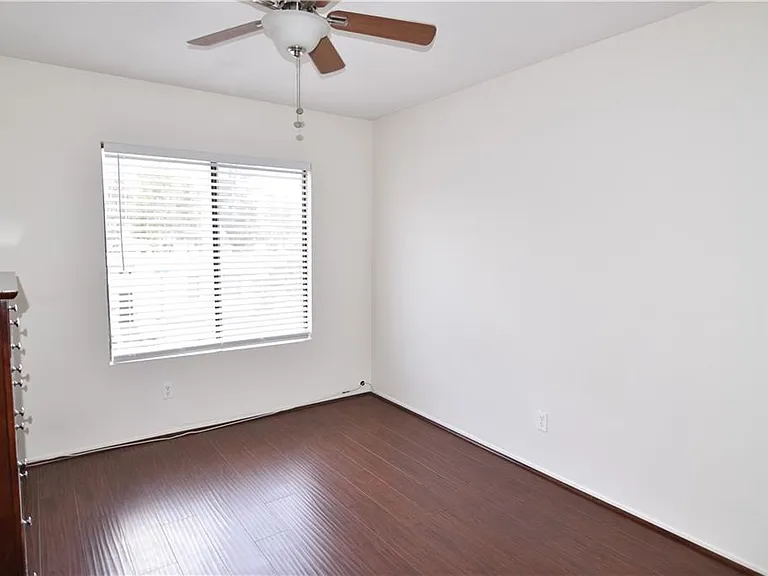 Unfurnished Room