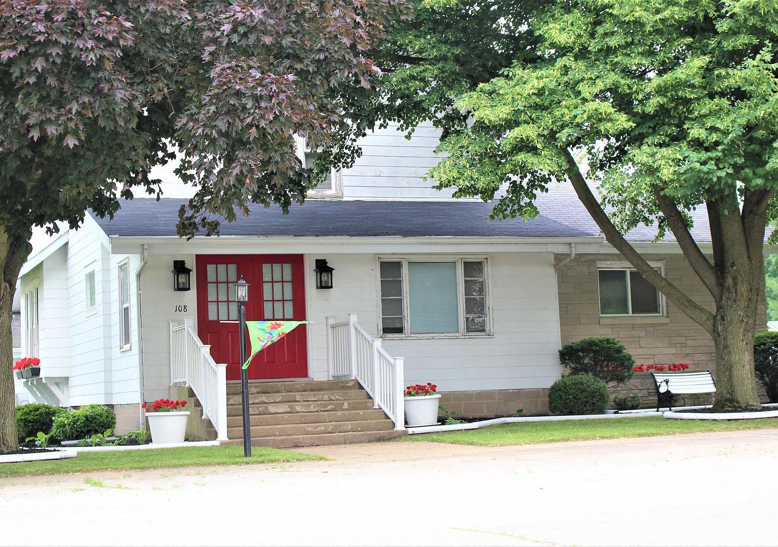 108 N Walnut St, Roberts, IL 60962 Zillow