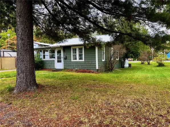 6812 Main St, Verona Beach, NY 13162