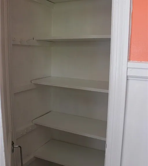 2300 Farrand St — Photo 13