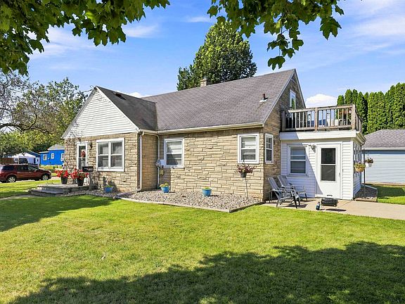 3rd image of 228 Kamps St