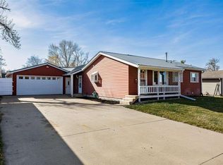 6049 1st Ave SW, Cedar Rapids, IA 52404