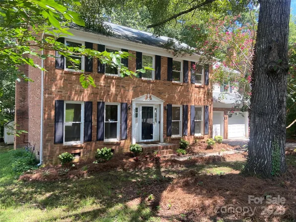 2337 Hunters Bluff Dr, Matthews, NC 28105