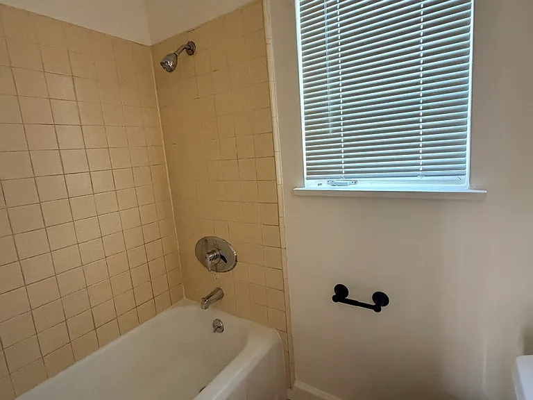 Sunset Park Apartments — Photo 21