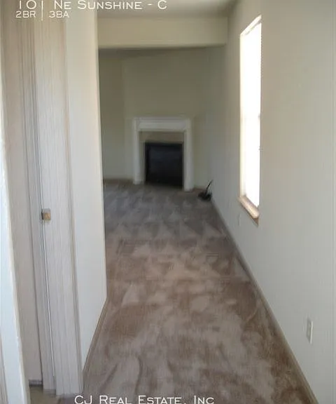 101 NE Sunshine St #C — Photo 4